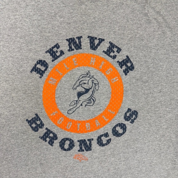 Denver Broncos NFL Team Apparel Gray Graphic T-Shirt XL Football Tee - Picture 3 of 7